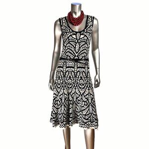Carmen Marc Valvo Black and White Print Knit Sleeveless Belted Dress Size L